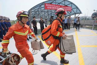 斯基拉：恩贡格今天接受那不勒斯体检，随后签约至2028年