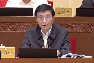 记者：拜仁关注巴萨19岁中卫法耶，球员还未能为一线队上演首秀